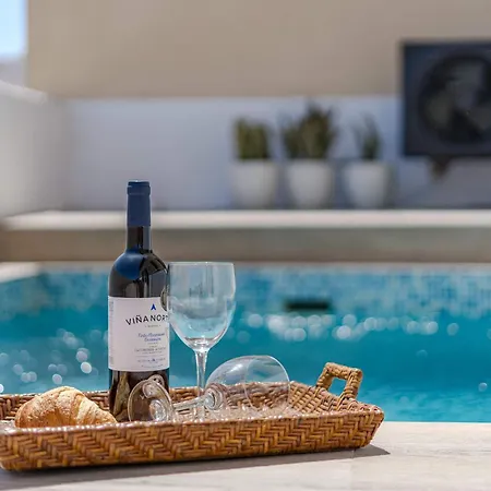 Villa Medano Seaside Villa, Jacuzzi & Pool *