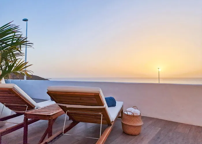 Beachfront Medano&Infinity Jacuzzi&Warm Pool Willa El Médano