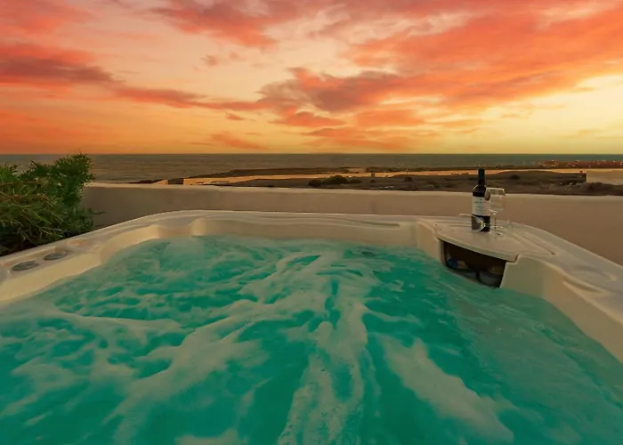 Beachfront Medano&Infinity Jacuzzi&Warm Pool El Médano