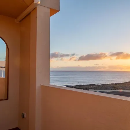 Beachfront Medano & Infinity Jacuzzi & Warm Pool וילה *